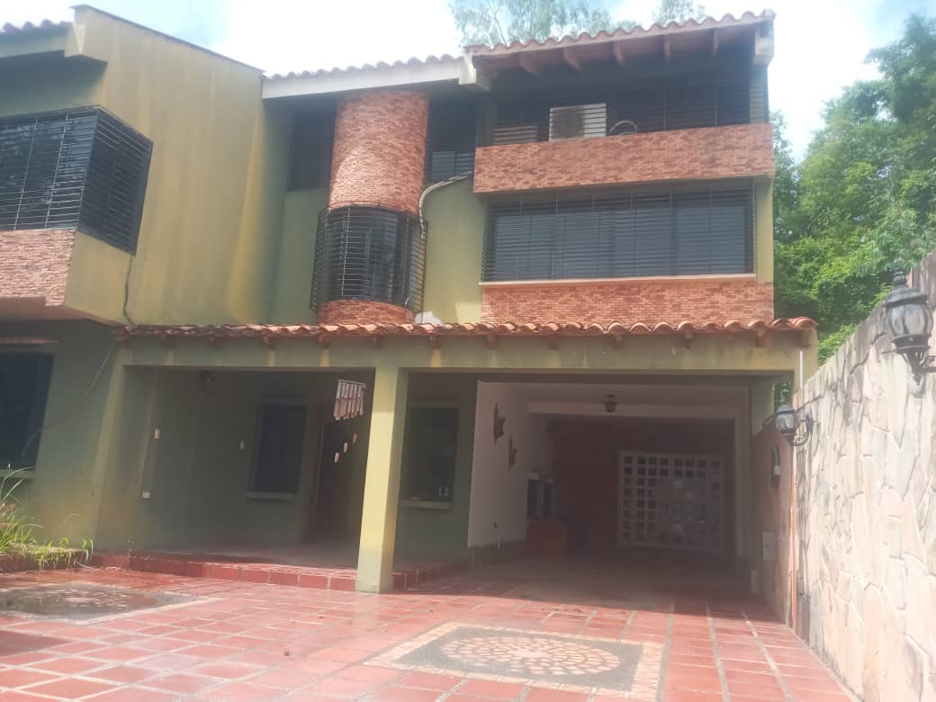 Casa de 3 niveles en Prebo