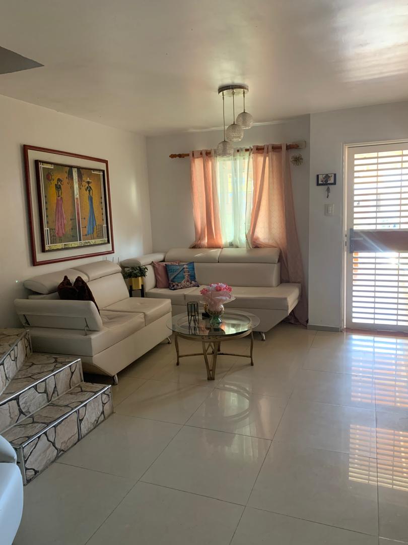 Bello townhouse en Flor Amarillo